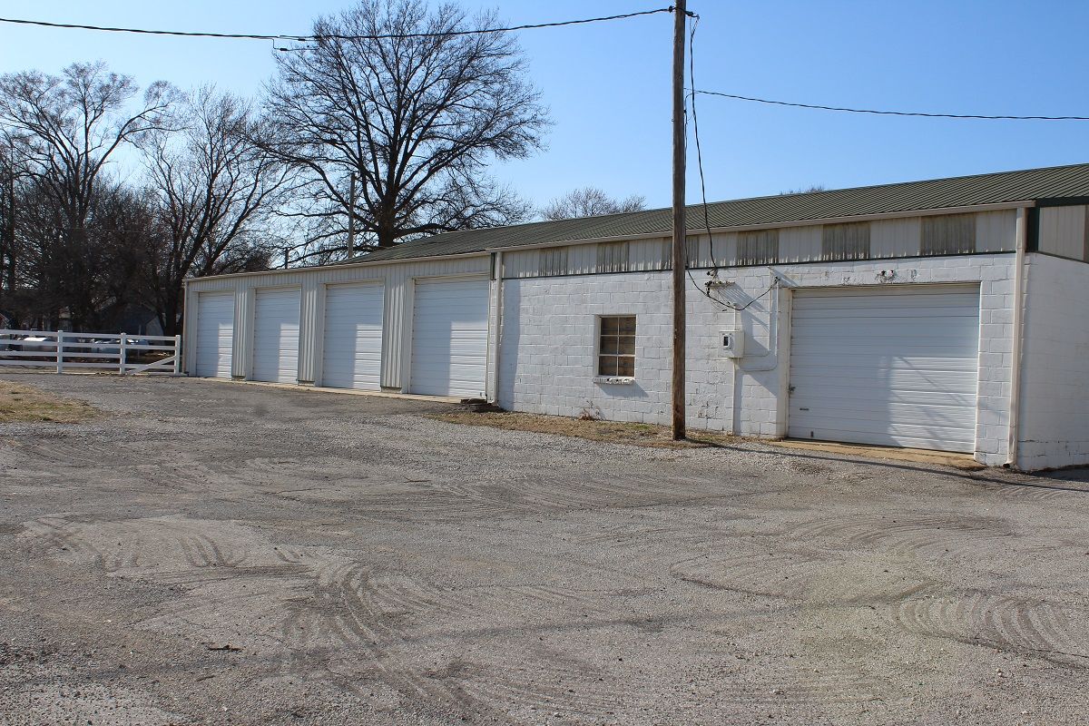 118 N Monroe St, Brookfield, MO 64628